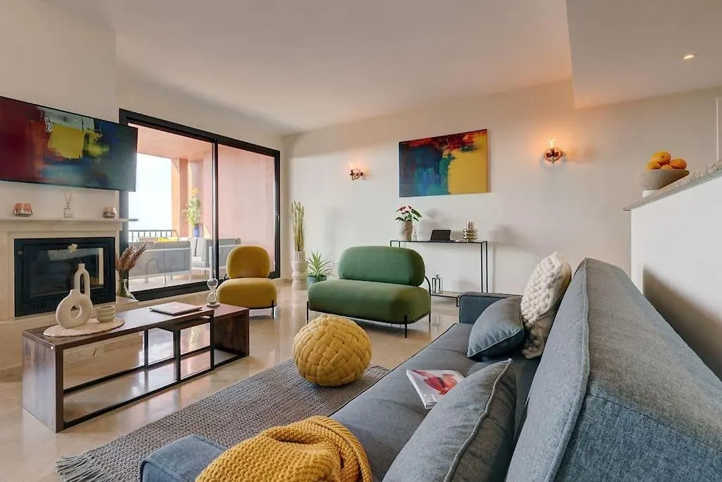 017 Superb Sea View 2 Bed Calahonda Apartment Sitio de Calahonda